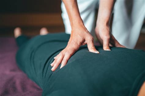 Erotic massage Dores do Indaia