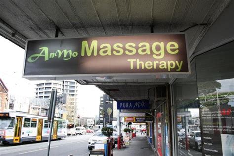 Erotic massage Kew East