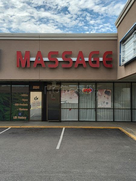 Sexual massage Warr Acres